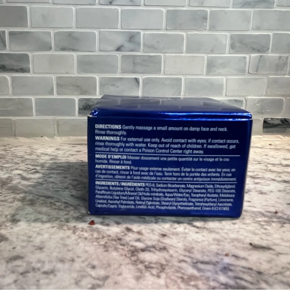 ZO Skin Health Exfoliating Polish - Blue and Silver - Picture 3 of 6